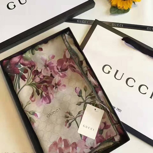 グッチレディース/ニットC027,B6