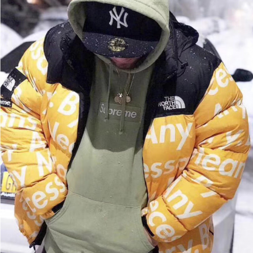 シュプリームザノースフェイスダックダウンパディングr0012ブラック/レッド/イエロー)