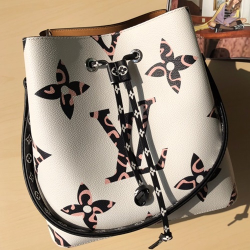 ルイヴィトンネオノエバケットバッグM44022,B1006,26,ホワイト