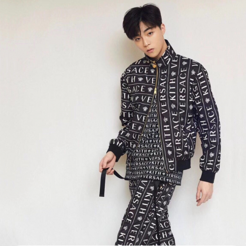 ヴェルサーチェメンズトレーニングジャケット&ショートパンツr0249.ブラック