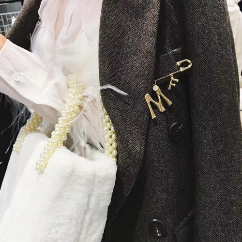 -セリーヌブローチL0016.(イエローゴールド)