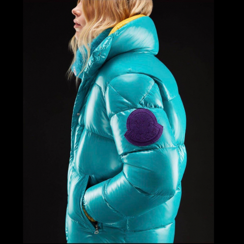 モンクレールレディースパッチモダンダウンパディングc0573スカイブルー