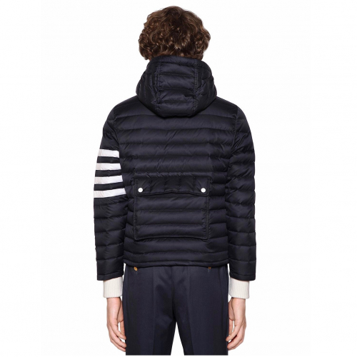 トムブラウンメンズダウンパディングo02582(ブラック/ネイビー)