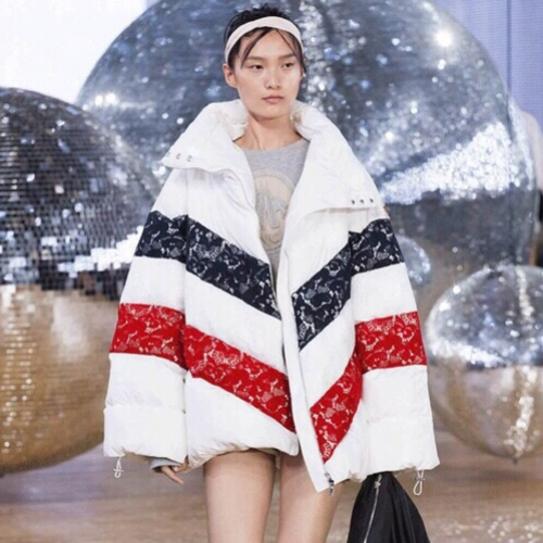 モンクレールレディースパッチモダンダウンパディングc01178ホワイト