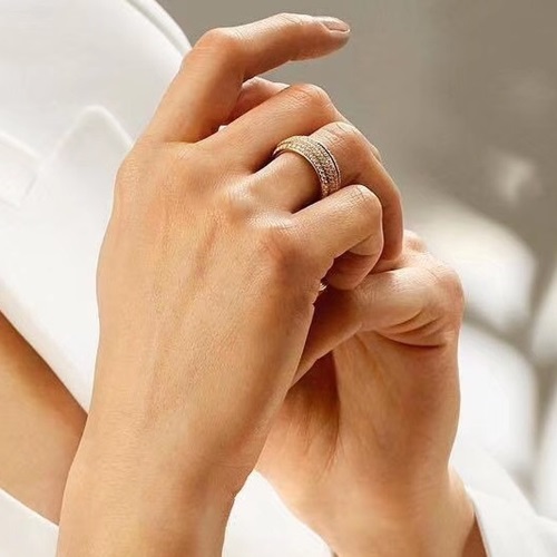 ピアジェレディースリングC0367.(ゴールド)