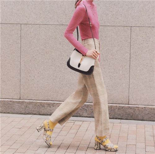 B1320グッチレディースレザークロスバッグホワイト