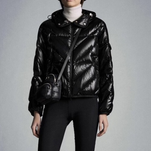 モンクレールレディースカジュアルダウンジャケットc02234ブラック