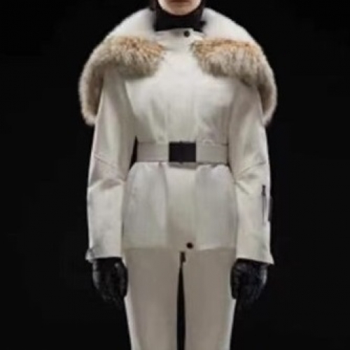 モンクレールレディースパッチモダンダウンショートパディングc02298ホワイト