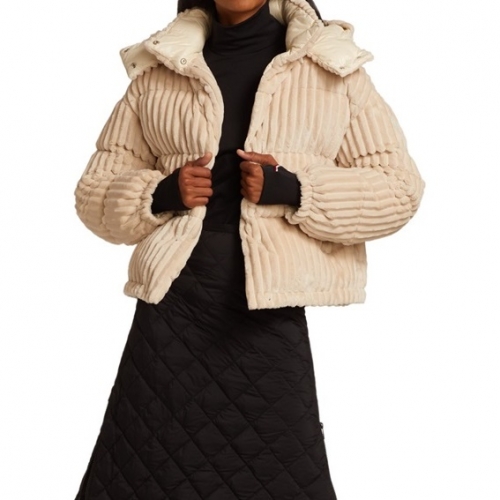 モンクレールレディースパッチモダンダックダウンパディングc02401ホワイト