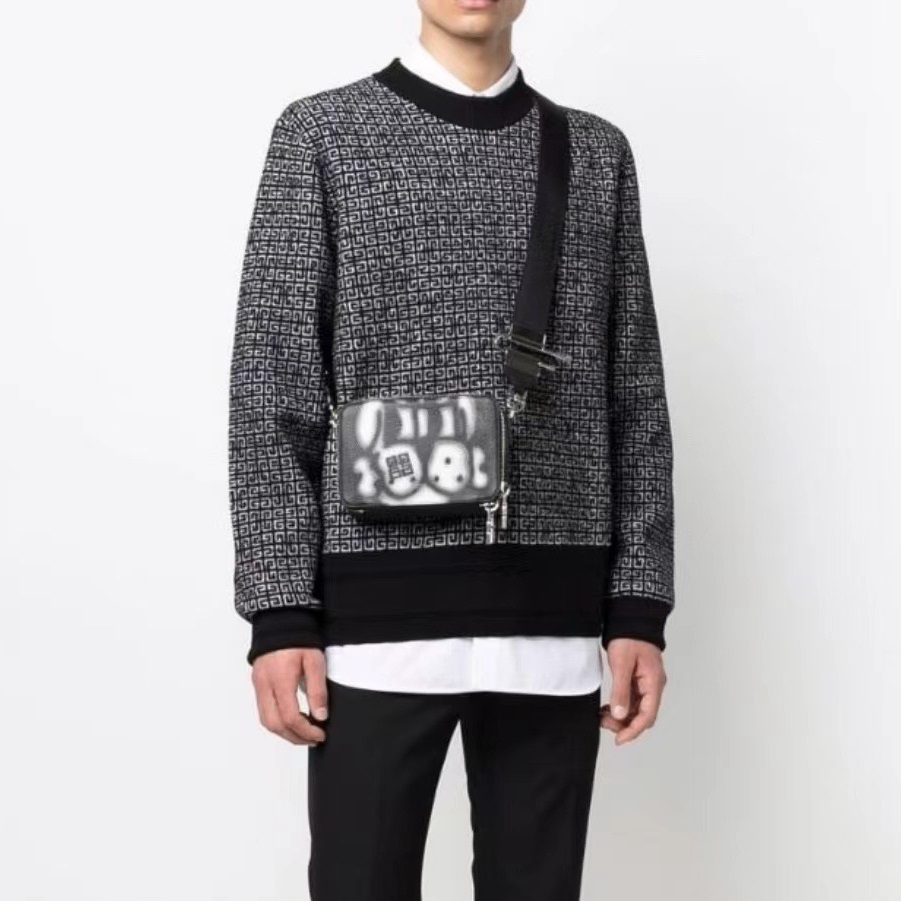 ジバンシィメンズモダンクルーネックブラックニットv0601