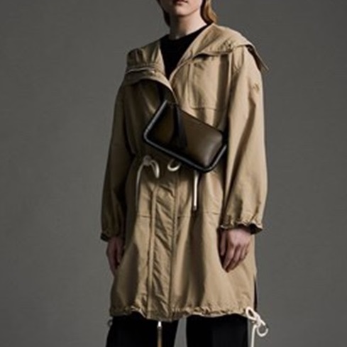 モンクレールレディースミニマルベージュジャケットc02462