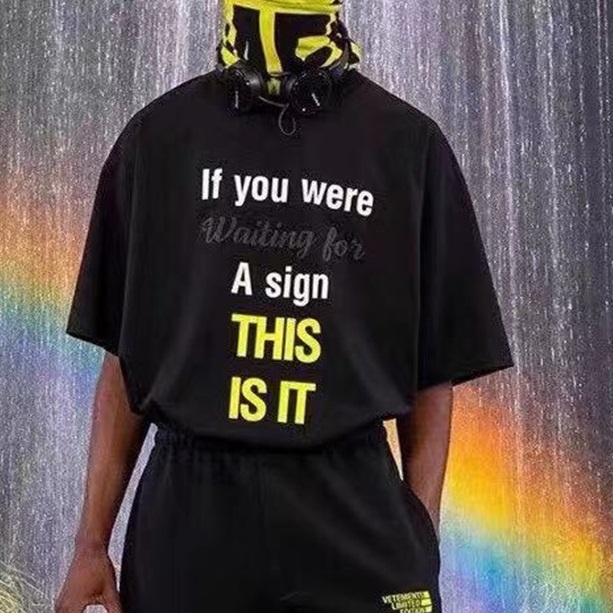 ヴェトモンメンズトレンディブラック半袖Tシャツt0247