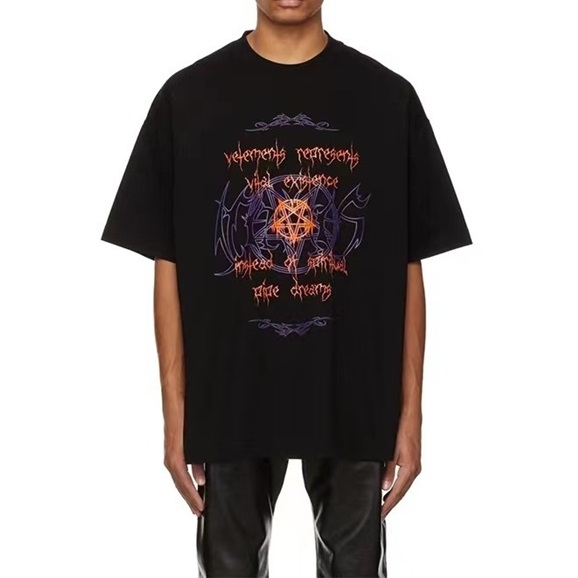 ヴェトモンユニセックストレンディブラック半袖Tシャツt0265