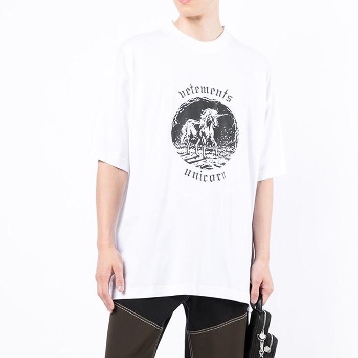 ヴェトモンユニセックストレンディホワイト半袖Tシャツt0266