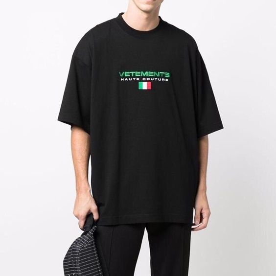 ヴェトモンユニセックストレンディブラック半袖Tシャツt0280