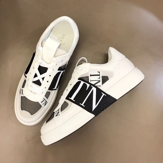 ヴァレンティノユニセックストレンディブラックスニーカーl02539