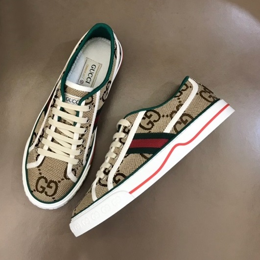 グッチユニセックステニスブラウンスニーカーc04777