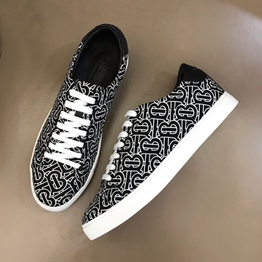 バーバリーメンズヴィンテージブラックスニーカーr04307