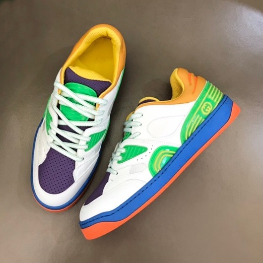 グッチメンズホワイトスニーカーc04799