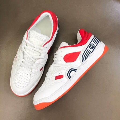 グッチメンズホワイトスニーカーc04802