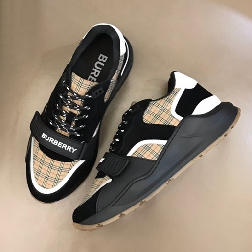 バーバリーユニセックスイニシャルブラックスニーカーr04316