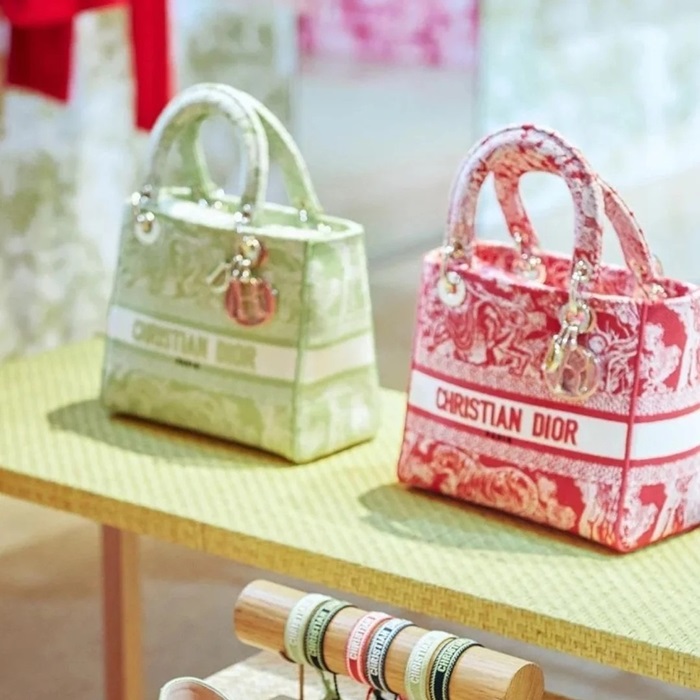 ディオールレディースレッドレディバッグo01811