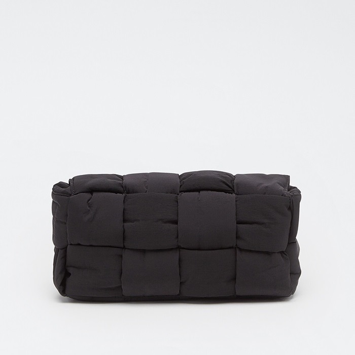 ボッテガヴェネタレディースブラックカセットバッグv0300