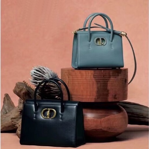 ディオールレディースブルーモンテーニュo01852