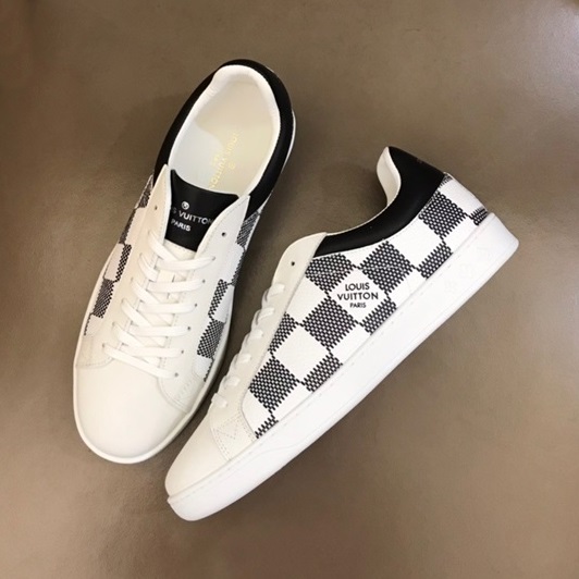 ルイヴィトンメンズクラシックブラックスニーカーu04904