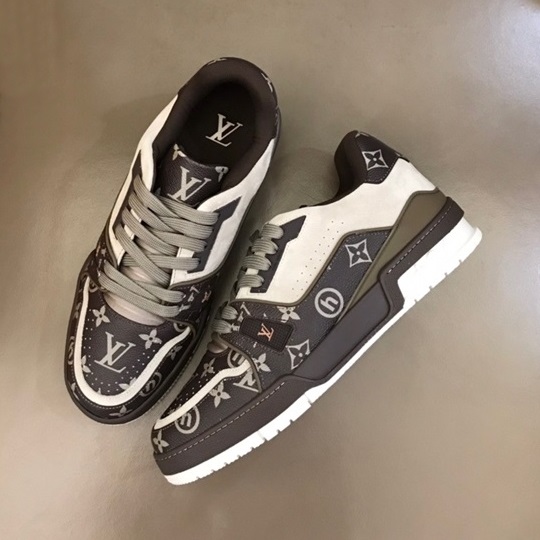 ルイヴィトンメンズブラウンスニーカーu04913