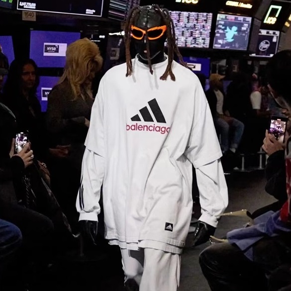 バレンシアガメンズクルーネックホワイト半袖Tシャツl01576