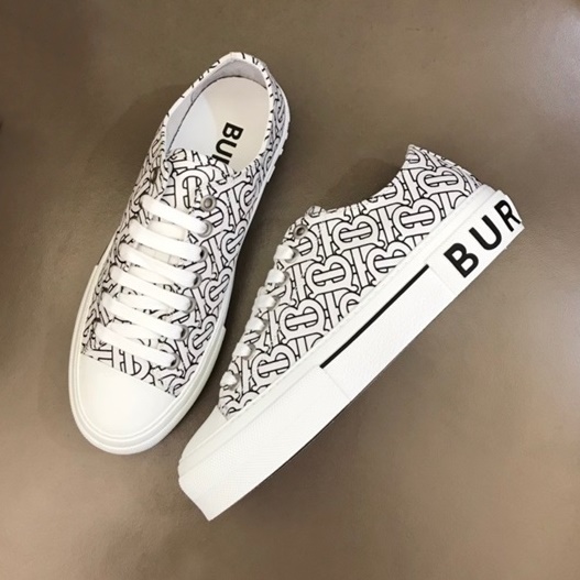 バーバリーメンズヴィンテージブラックスニーカーr04403