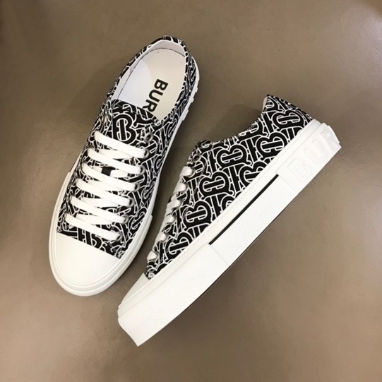 バーバリーメンズヴィンテージブラックスニーカーr04404