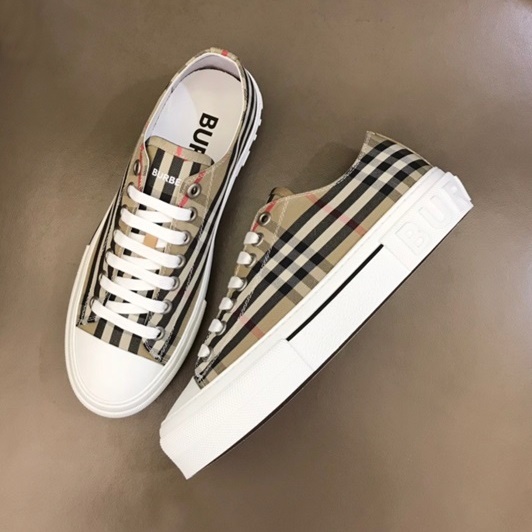 バーバリーメンズヴィンテージキャメルスニーカーr04406