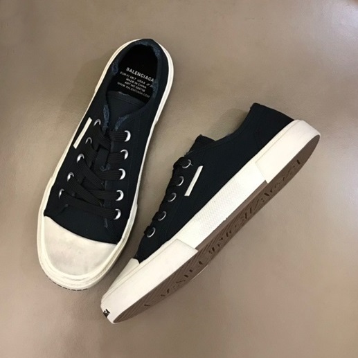 バレンシアガユニセックスクラシックブラックスニーカーl01590