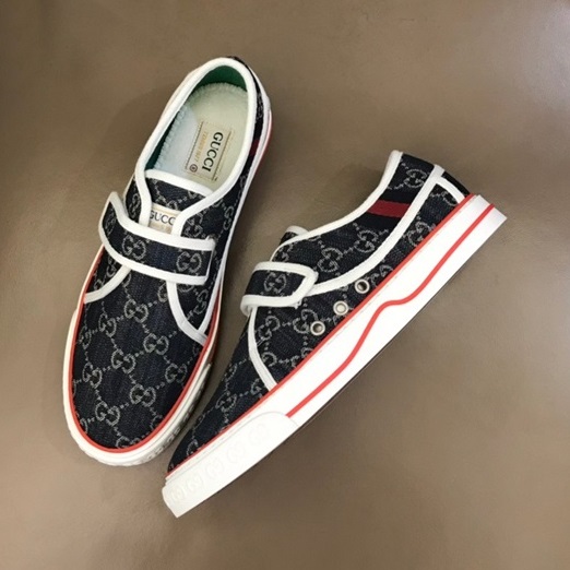 グッチユニセックステニスブラックスニーカーc04922