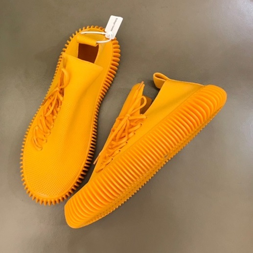 ボッテガヴェネタユニセックスモダンオレンジスニーカーv0315