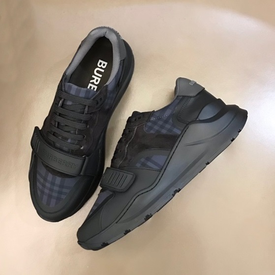 バーバリーメンズブラックスニーカーr04423