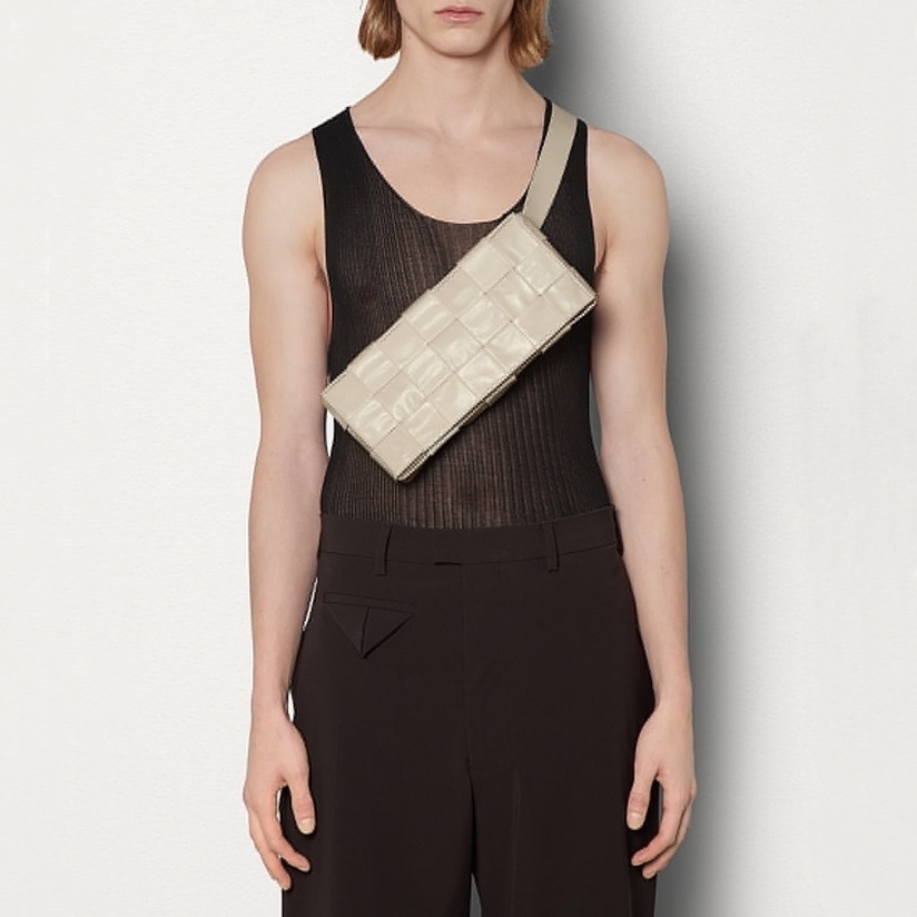 ボッテガヴェネタメンズアイボリーカセットバッグv0343