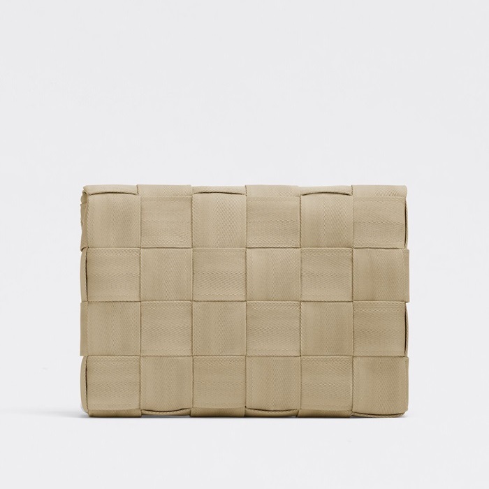 ボッテガヴェネタメンズベージュカセットバッグv0366