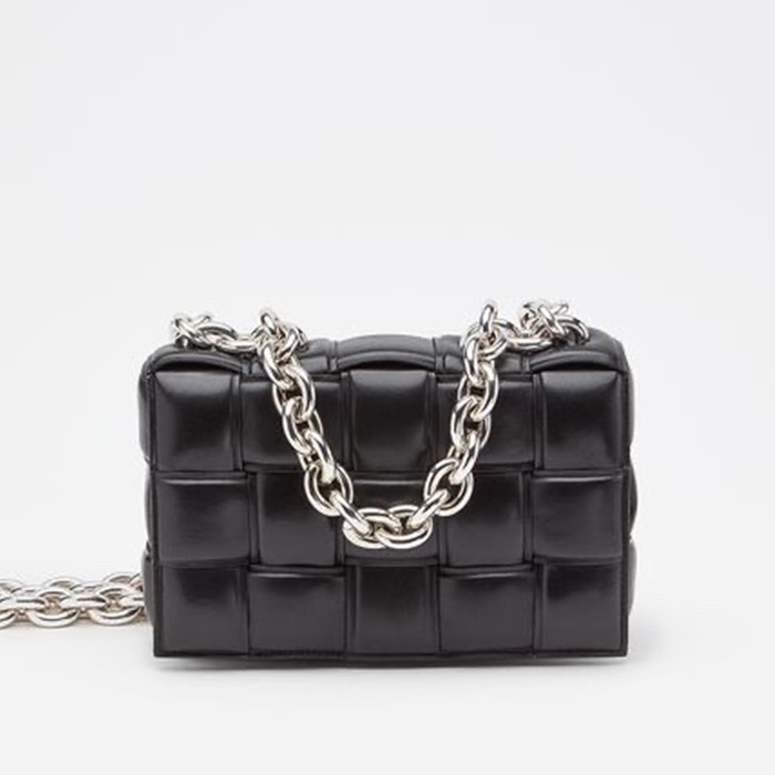 ボッテガヴェネタレディースブラックカセットバッグv0395