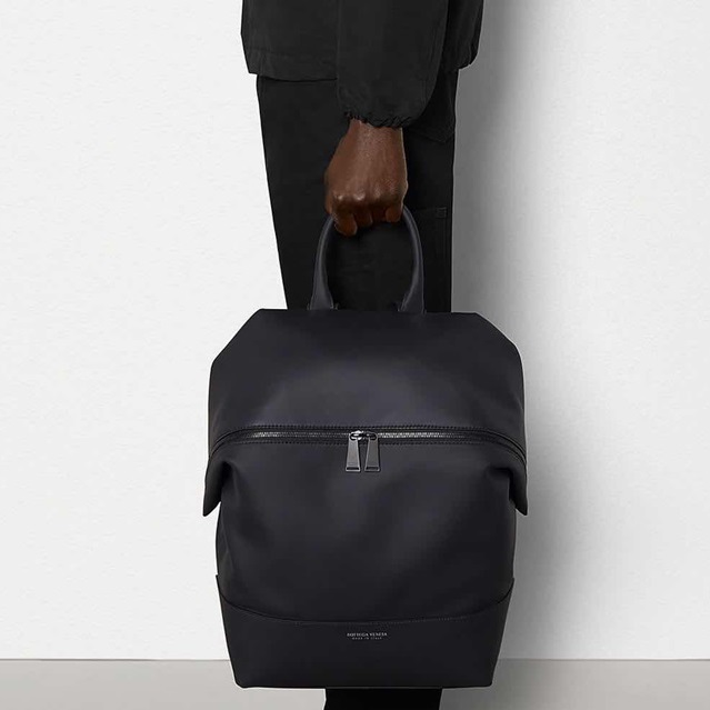 ボッテガヴェネタメンズクラシックブラックバックパックv0406