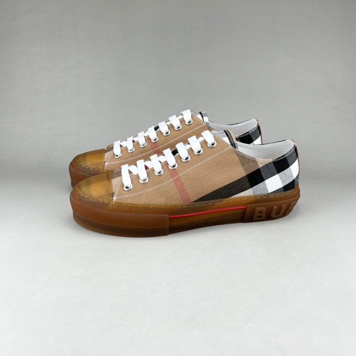 バーバリーメンズトレンディキャメルスニーカーr04452