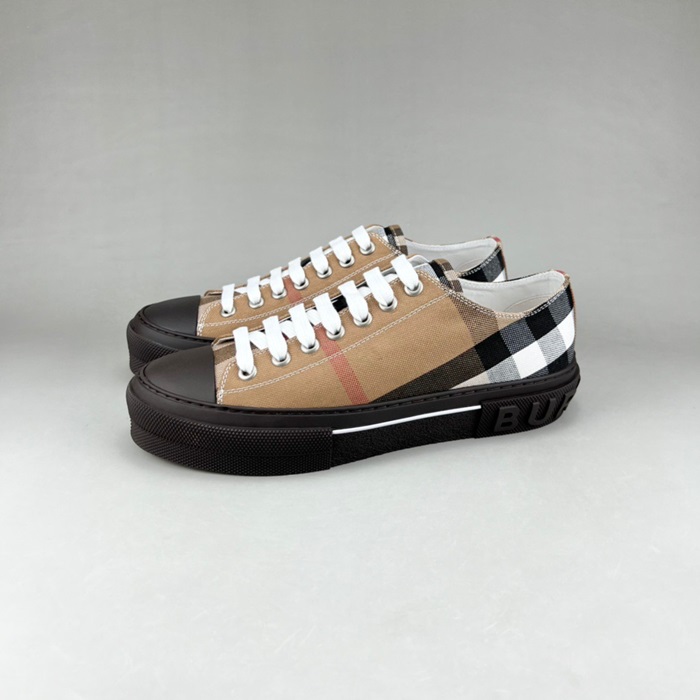 バーバリーメンズトレンディキャメルスニーカーr04454
