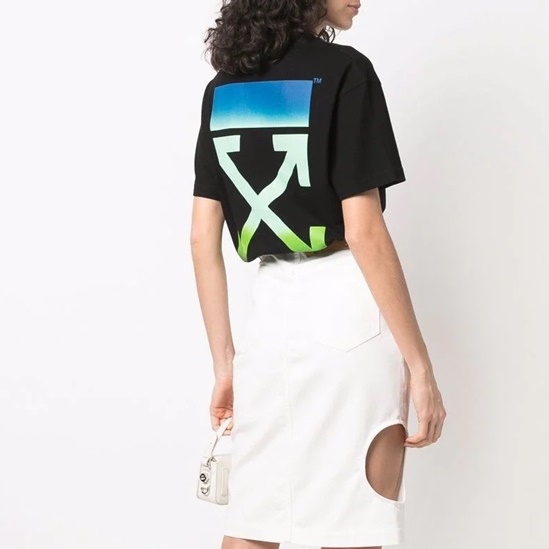 オフホワイトユニセックスモダンブラック半袖Tシャツf0837