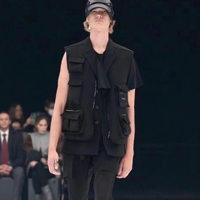 ジバンシィメンズカジュアルブラックベストv0780