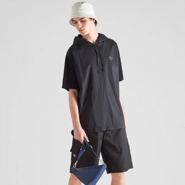 プラダメンズブラックフード半袖Tシャツa02748