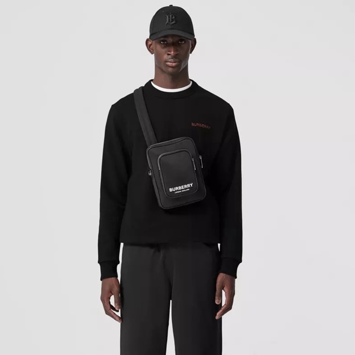 バーバリーメンズブラックスウェットシャツr4494