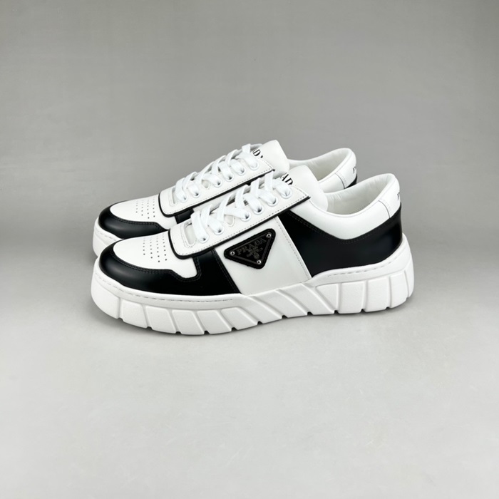 プラダメンズクラシックブラックスニーカーa02752