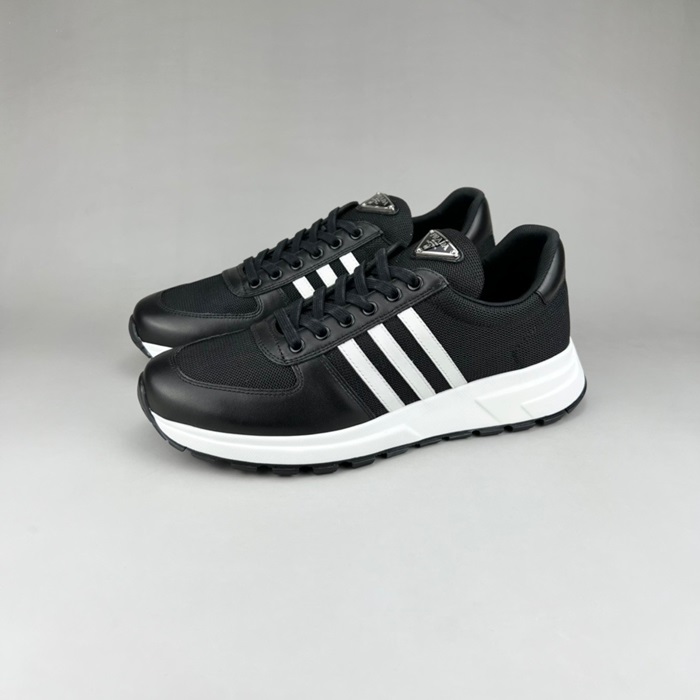 プラダメンズクラシックブラックスニーカーa02771